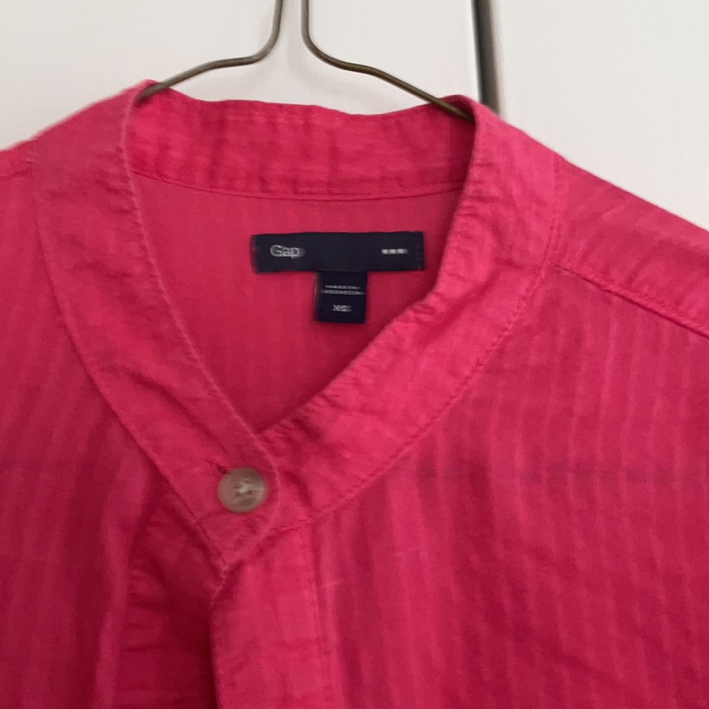 Pink gap blouse. - Picture 3 of 4